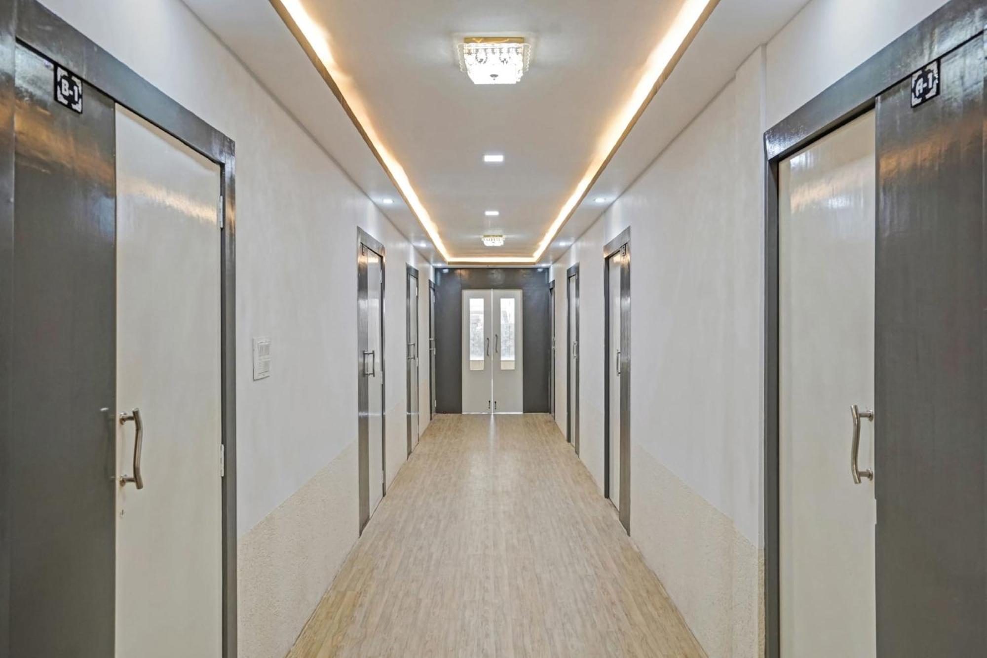 Hotel O Mr Crown To 4*